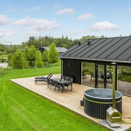 Gorgeous In With Kitchen Holiday home *